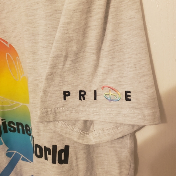 Disney Mickey Mouse Pride 2022 Shirt Size  Large - Picture 2 of 3